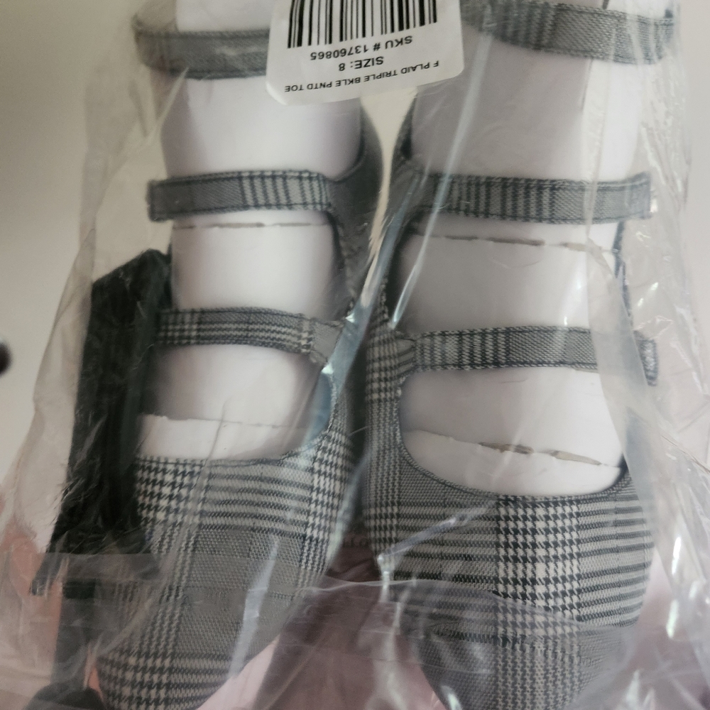 Plaid triple buckle flat shoe